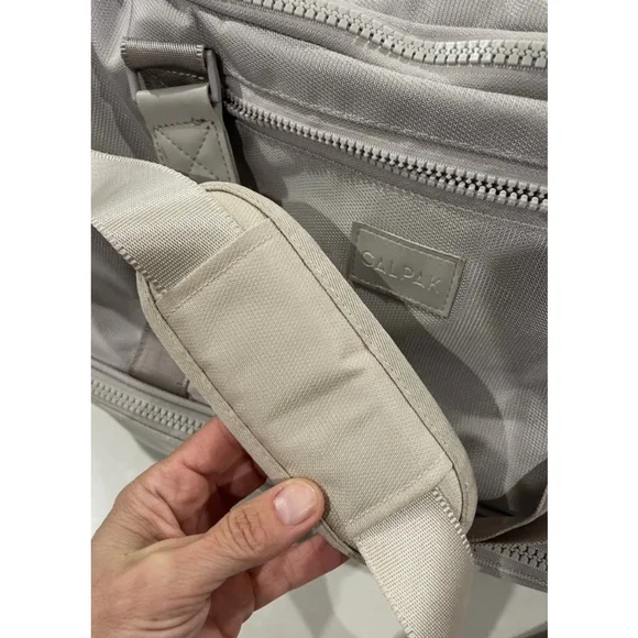 Calpak Stevyn Duffel Bag in Dune Tan - aka Grey - Picture 5 of 8